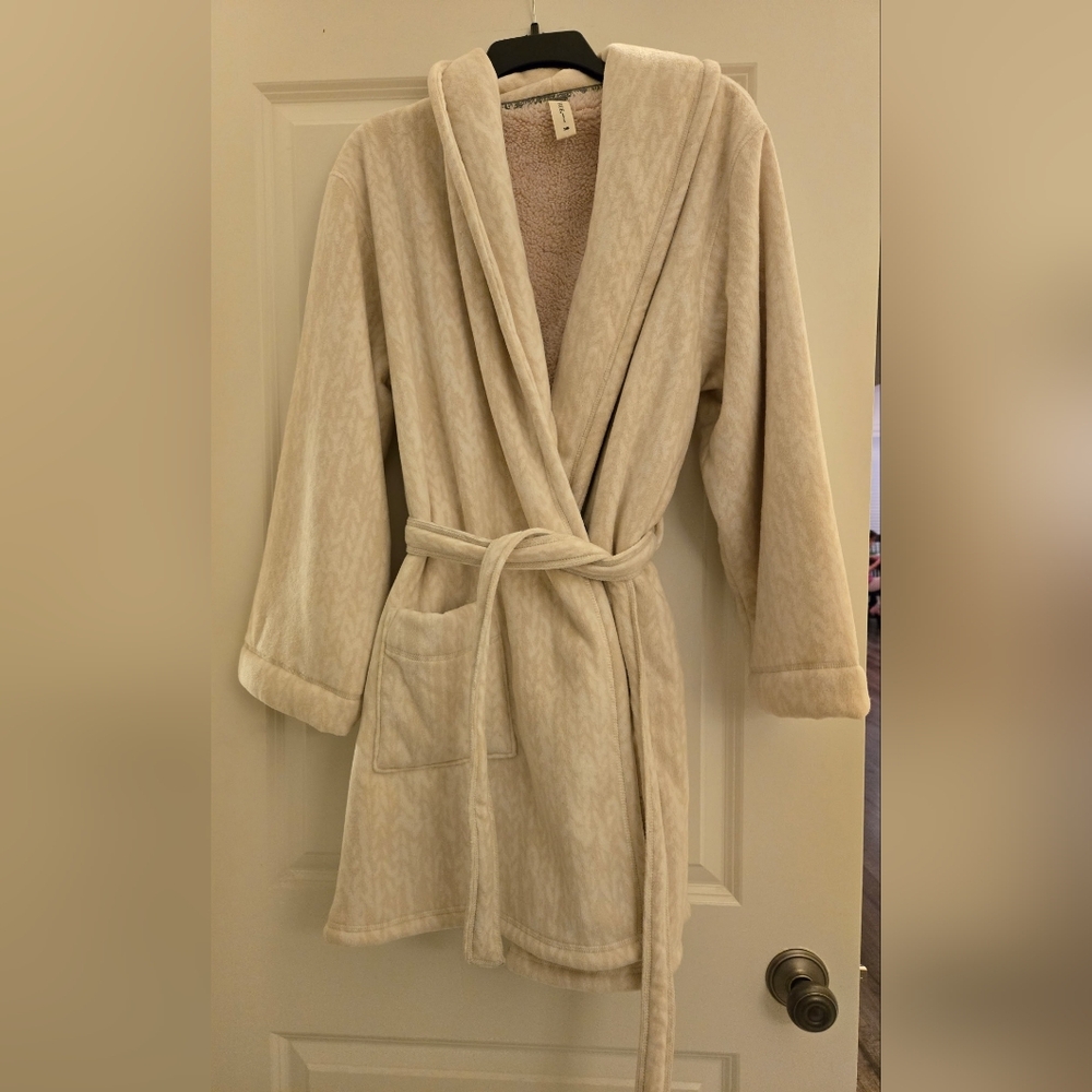 Bath Robe In Size Small - Picture 7 of 7
